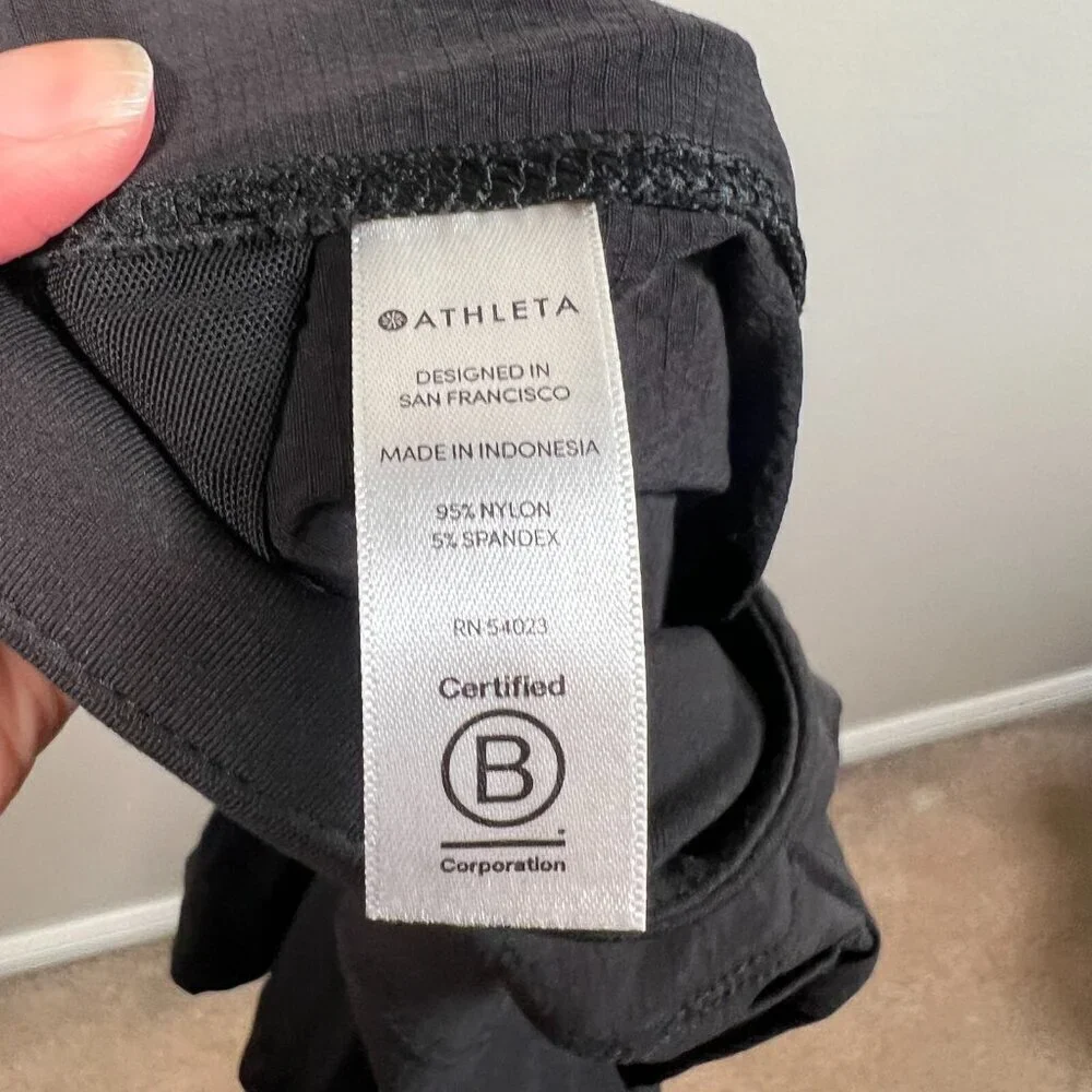 Athleta Trekkie Bermuda Shorts Size 8 Black Hiking Outdoor Travel Athleisure